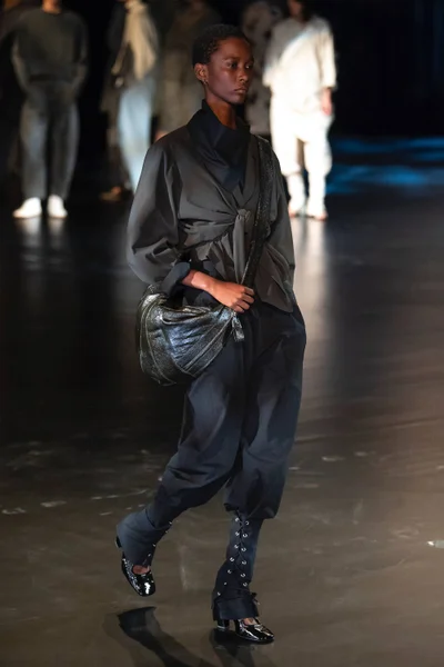 Look 28